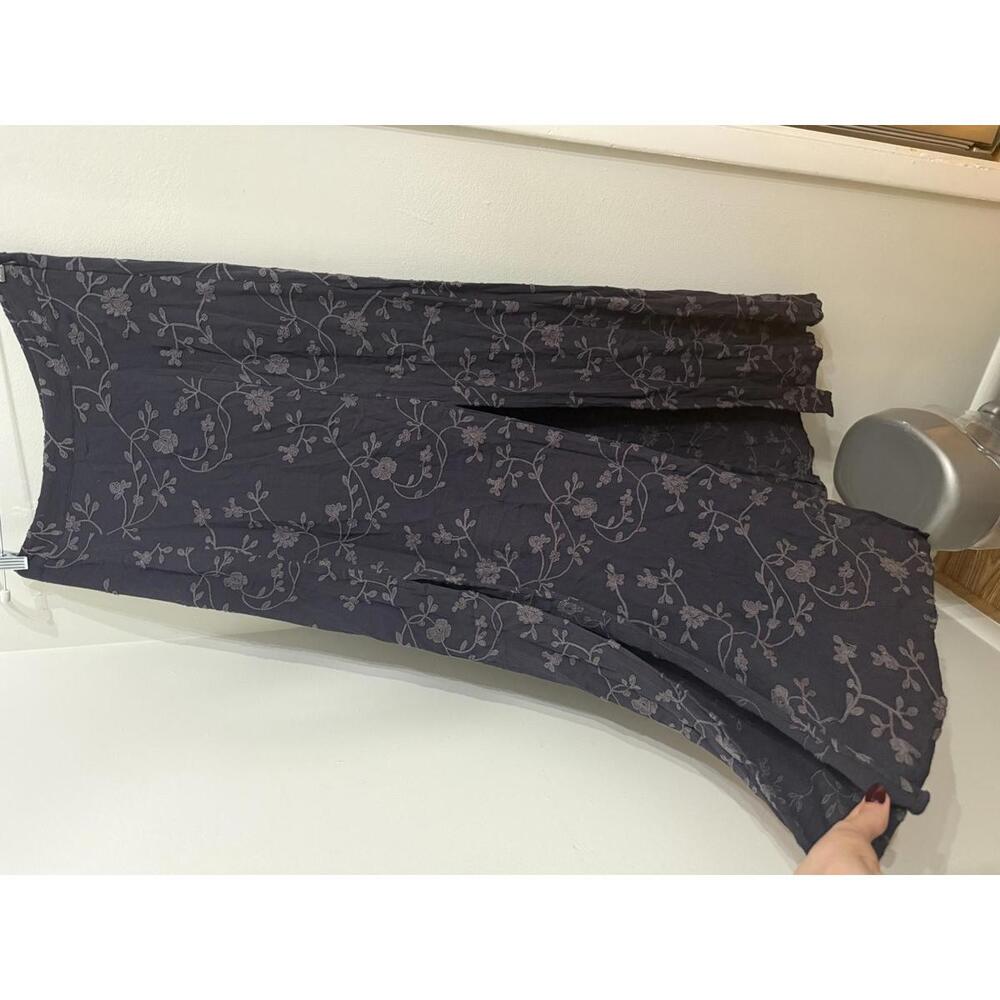 Lucy love skirt with two front slits